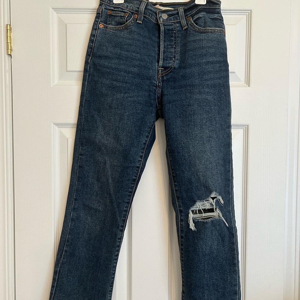 Levi’s wedgie straight ankle size 26